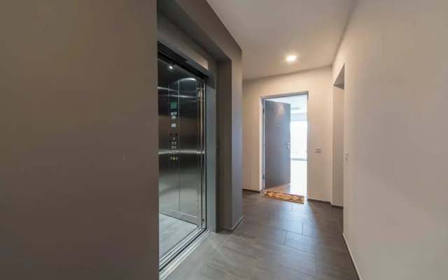 Brand new Apartment City11