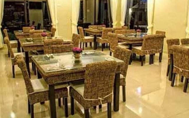 Farmhouse Hotel & Cafe
