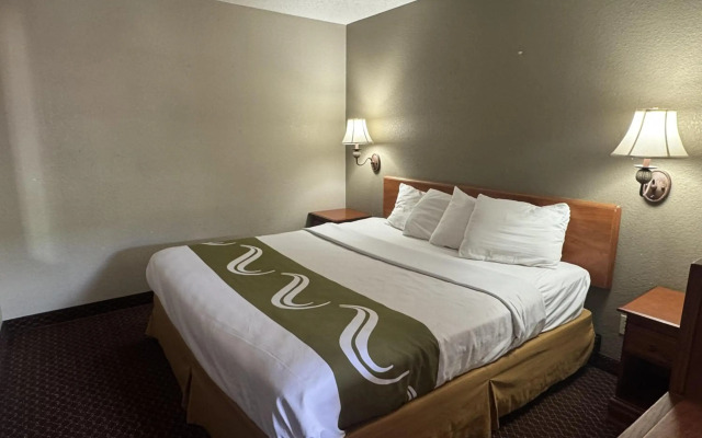 Rodeway Inn & Suites South of Fiesta Park