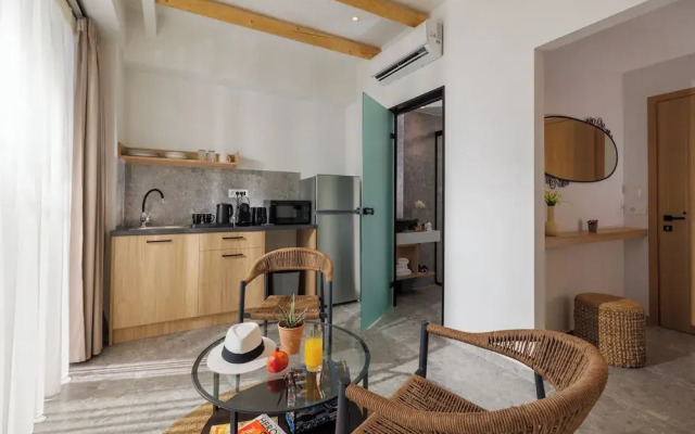Soho SeaFront Suites
