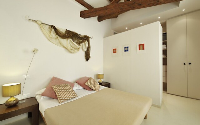 Venice Rialto Apartment With Balcony