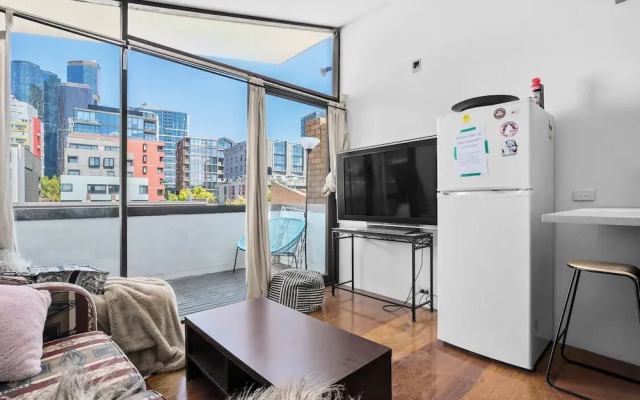 Melbourne Skyline Suite CBD with views