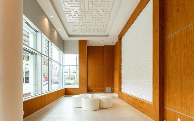 Convenient 2bdr 2BA Richmond Centre Condominium