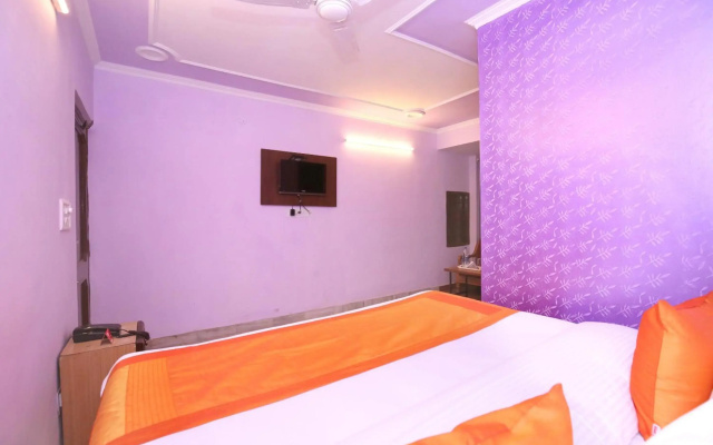 OYO 10384 Hotel Rajesh Palace