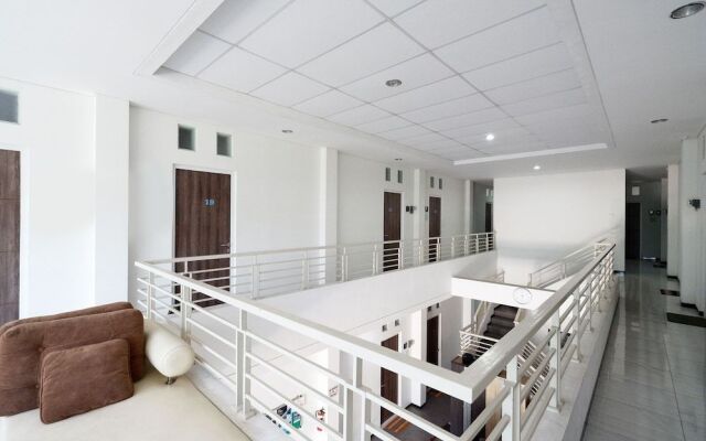 OYO 1884 Sunshine Hostel