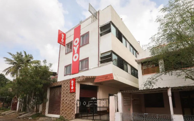 D-qube Hotels by OYO Rooms
