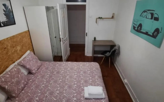 Sunny Terrace Apt, Close to Downtown! 2 Bedroom Flat