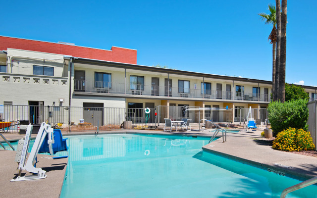Red Roof Inn Tucson Downtown – University