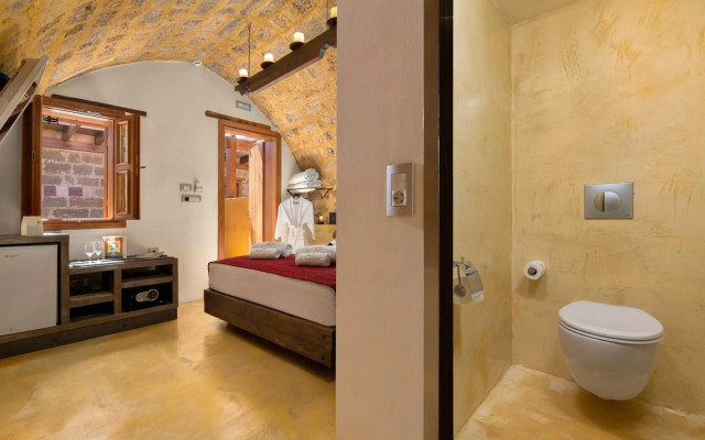 10GR Boutique Hotel and Wine Bar