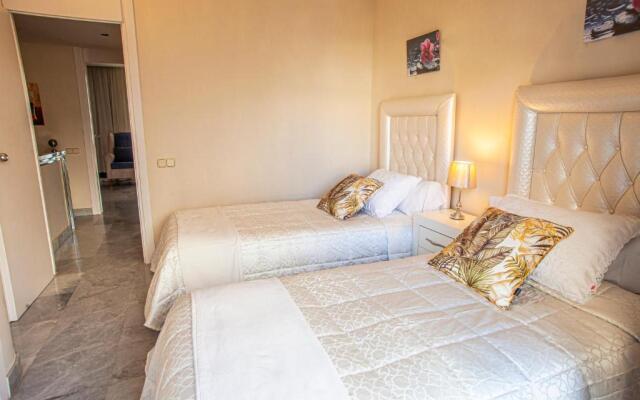 Duplex apartment on the beach 71