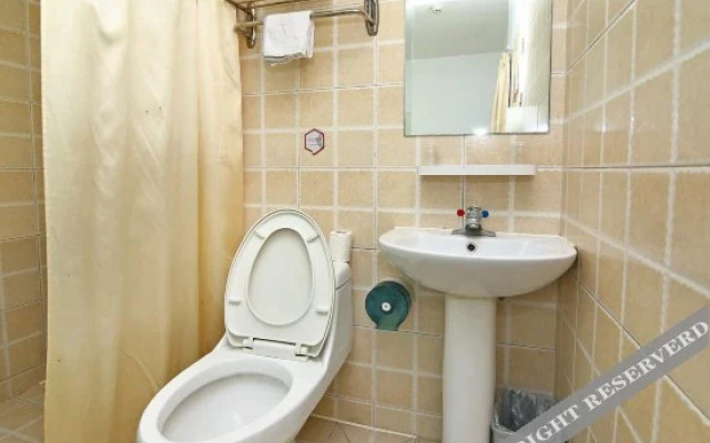 99inn Selected Hotel (Shanghai South Railway Station Luoxiu Road Subway Station)