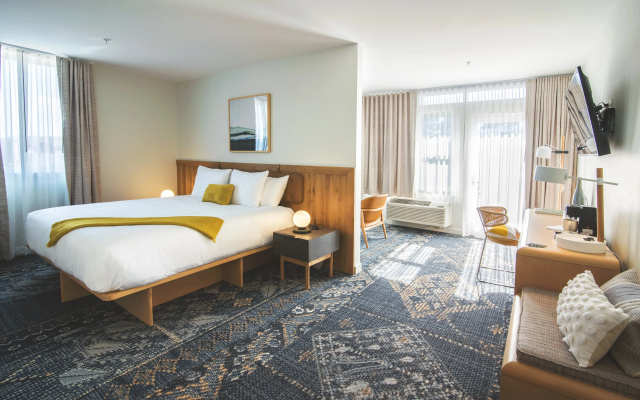SaltLine Hotel