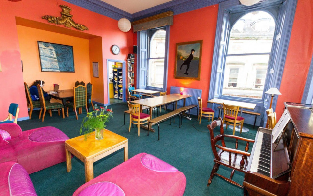 Willy Wallace Hostel