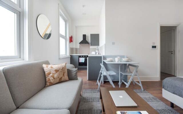 Earl's Court by CAPITAL 119