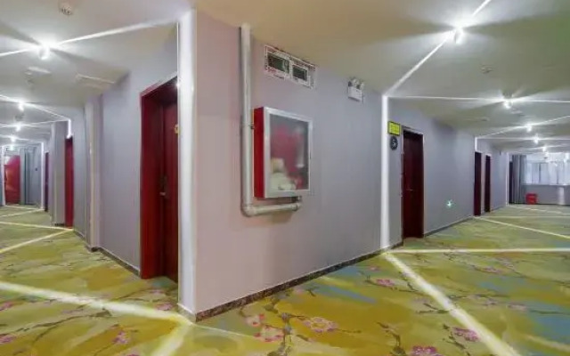 Xinzheng Marriott Business Hotel (Shuanghu Avenue Subway Station)