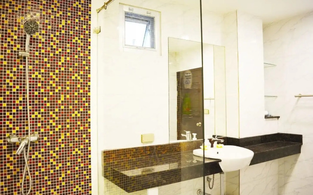 Serena Sathorn Suites