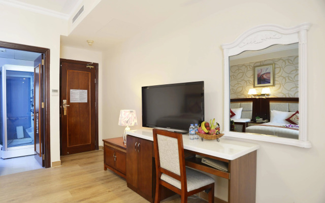 Kin Hotel Ly Tu Trong