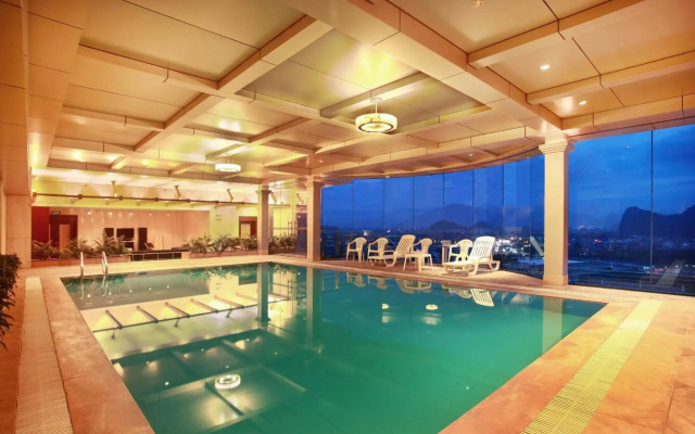 Guilin Lijiang Waterfall Hotel
