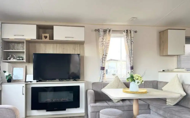 Beautiful 3-bed Hot Tub Lodge at Tattershall Lakes