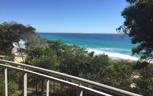 Stradbroke Island Beach Hotel