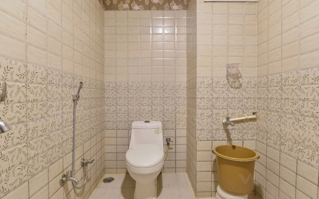 Fabhotel Prime The Royal Galaxy