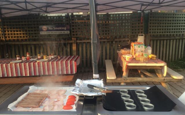 Pacific Heights Holiday Apartments & Munn's Tower House