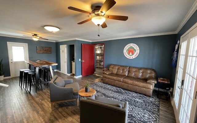 Talkin Tackle Outfitter and Lodge