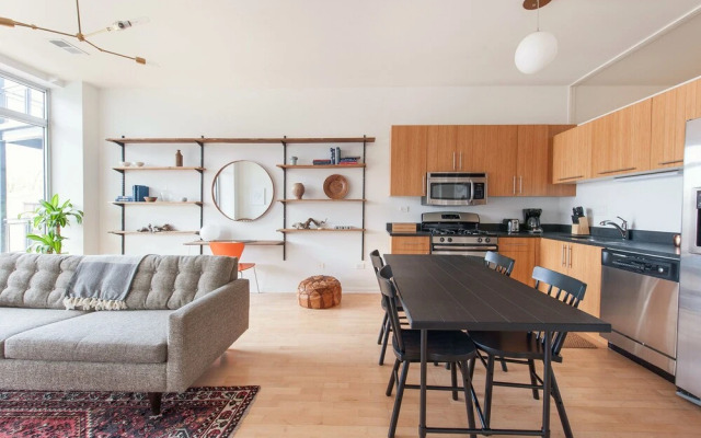 Vibrant Lincoln Park Suites by Sonder