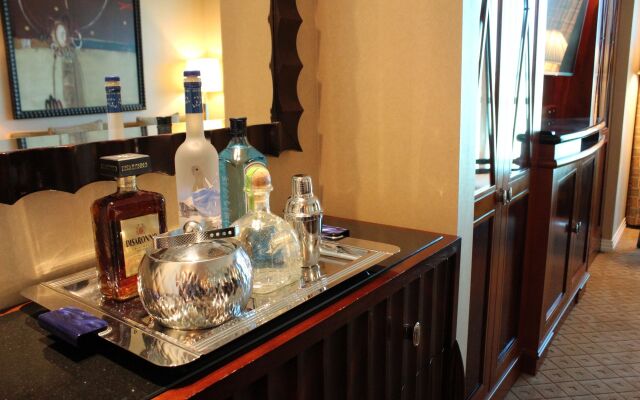 Luxury Suites International At The Signature