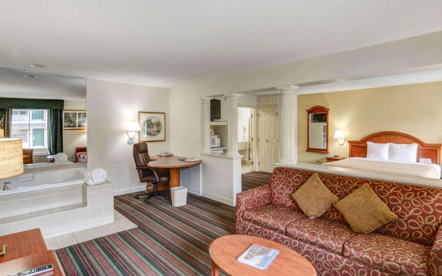 Quality Inn & Suites Biltmore East