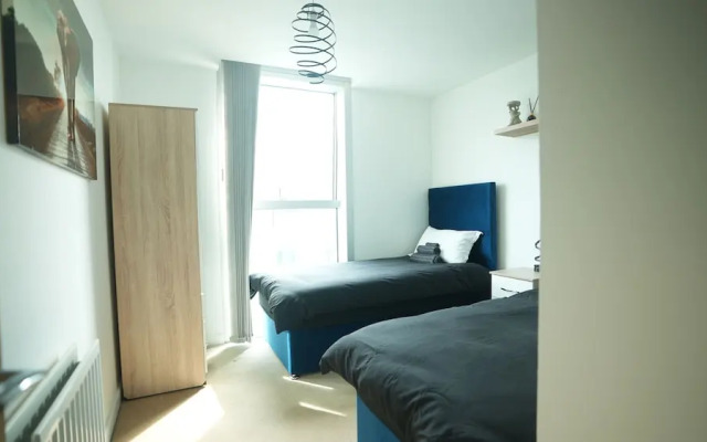 Central M K 2-bedroom Apartment, Sleeps 4, Parking