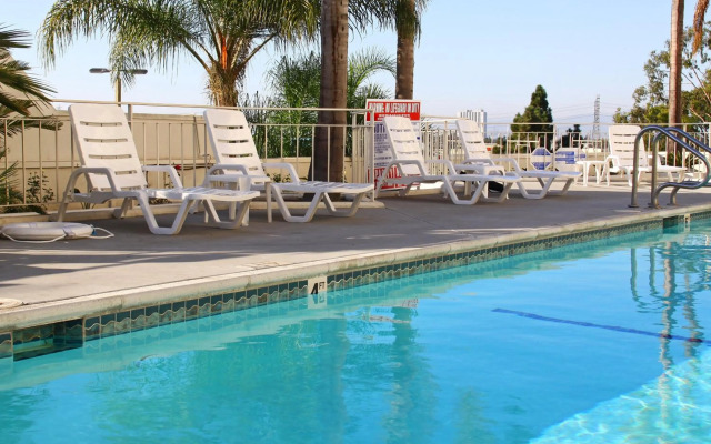 LA Crystal Hotel - Los Angeles Area