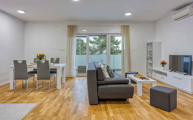 Cikat Bay Modern Apartment