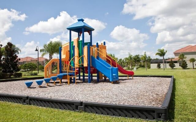 Paradise Palms 8876