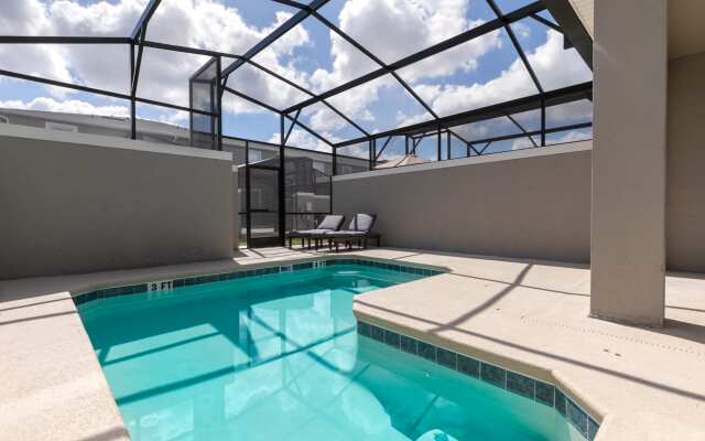 Chic townhouse with private pool near Disney