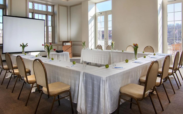 Grand Eastonian Hotel & Suites