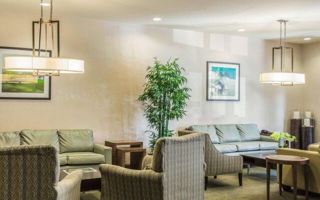 Comfort Suites Huntersville near Lake Norman