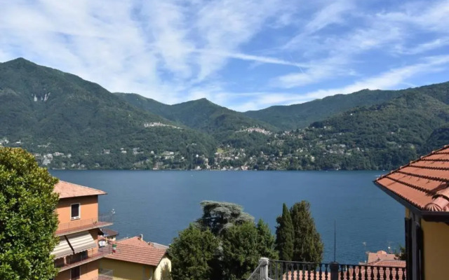 La Resilienza, apartment with view, Carate Urio