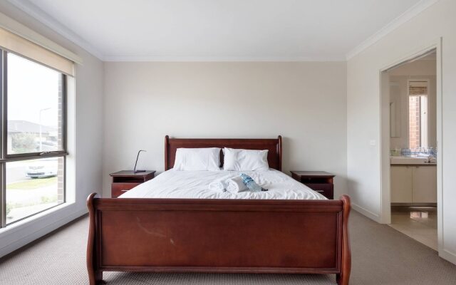 5br Luxury House 20 Min To Cbd Spacious Living