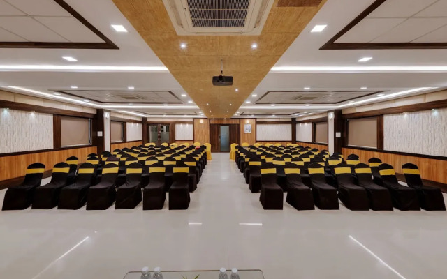 Click Hotel Sagar Plaza Chakan, Pune