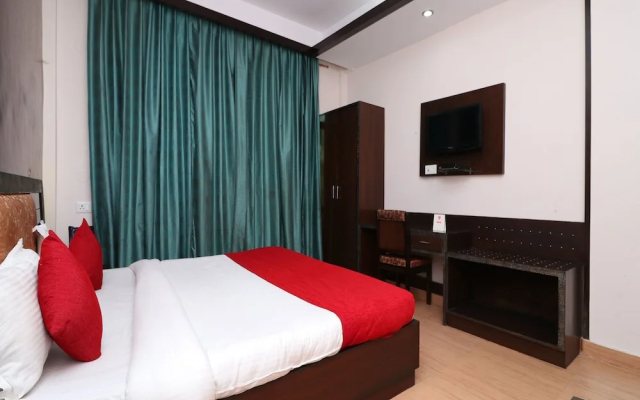 OYO 7547 Hotel Burans Residency