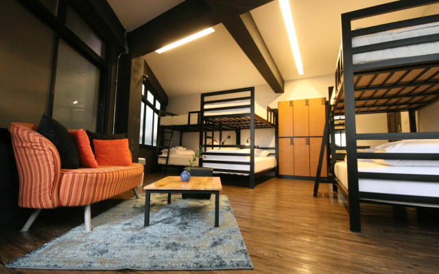 STrips the Poshtel - Hostel