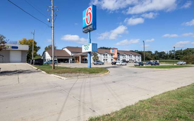 Motel 6 Waterloo, IA