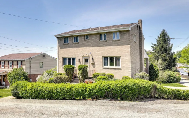 3 Mi to Downtown: Pittsburgh Home w/ Balcony!