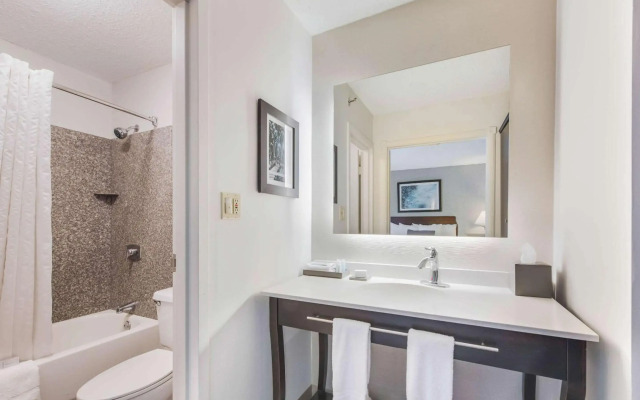 The Blu Hotel Blue Ash Cincinnati, Ascend Hotel Collection