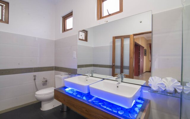 Royal Airstrip Hotel