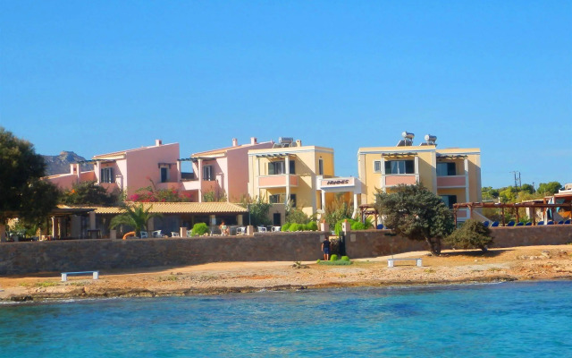 Irides Luxury Studios & Apartments