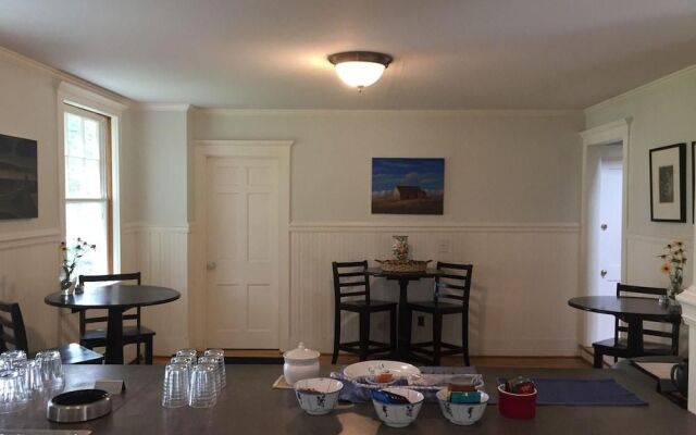 Eddington House Inn - Bed And Breakfast - Adults Only