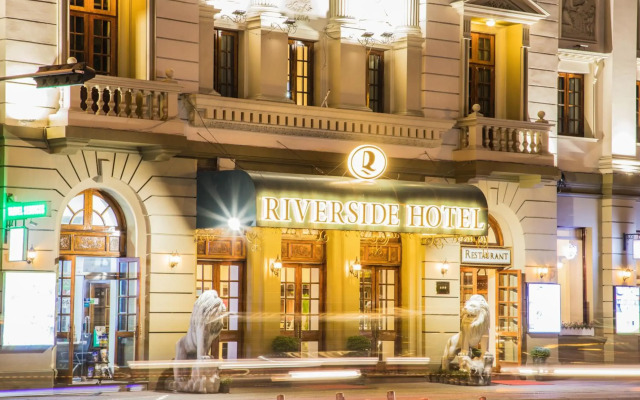 Riverside Hotel