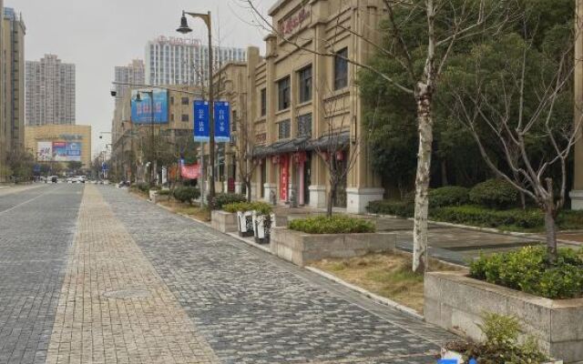 Yijia Hotel (Shanghai Jinshan New Town Wanda Plaza)